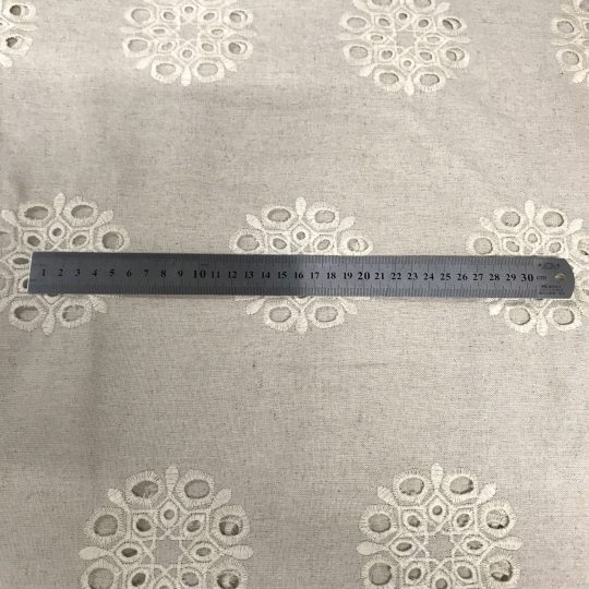 Tissu Lin Viscose Broderie Festonnée — vue 3