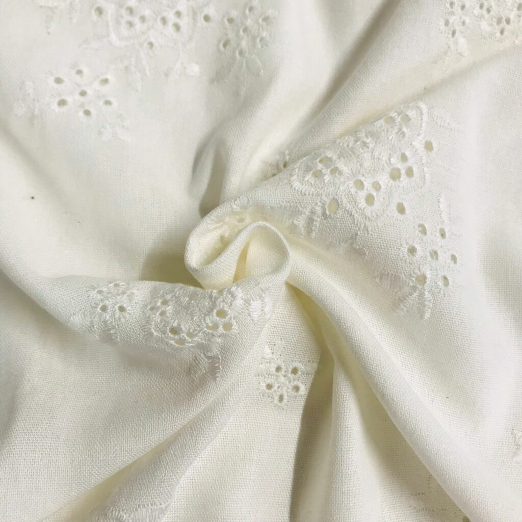 Tissu Lin Viscose Brodé Motif Fleur