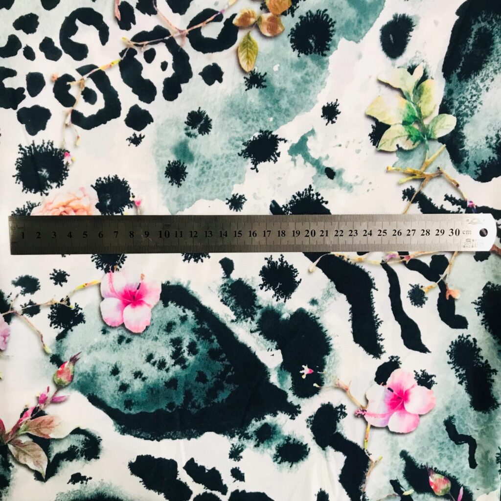 Tissu Imprime Faune Et Flore — vue 3