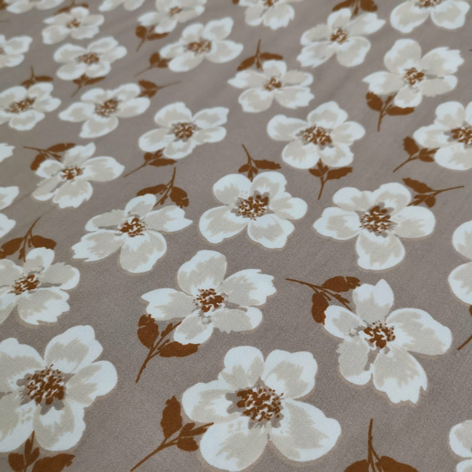 Tissu Viscose Fleurs Blanches — vue 7
