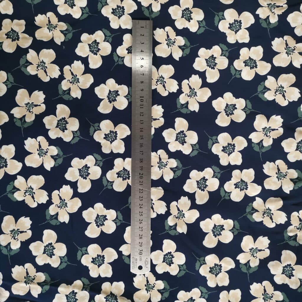 Tissu Viscose Fleurs Blanches — vue 6