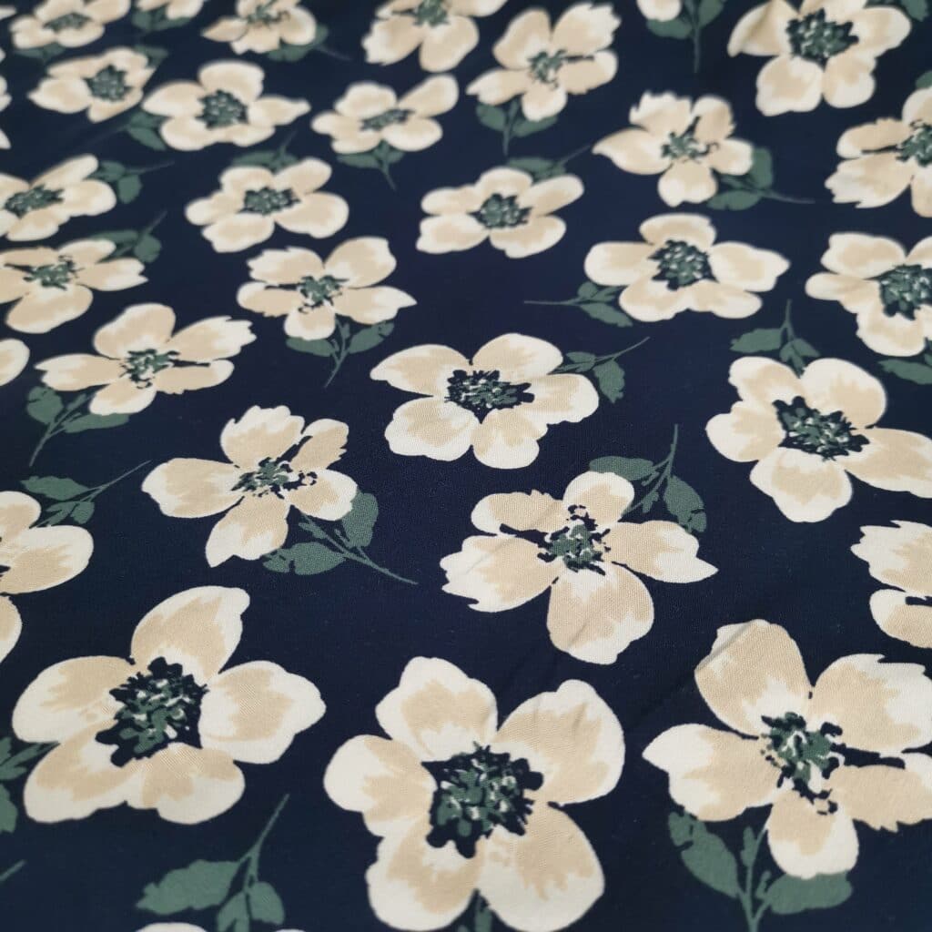 Tissu Viscose Fleurs Blanches — vue 5