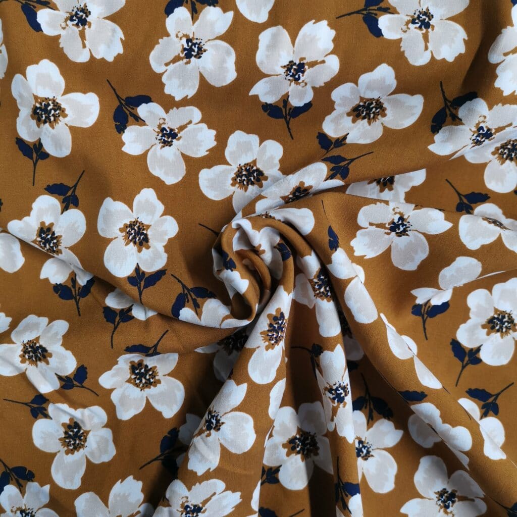Tissu Viscose Fleurs Blanches