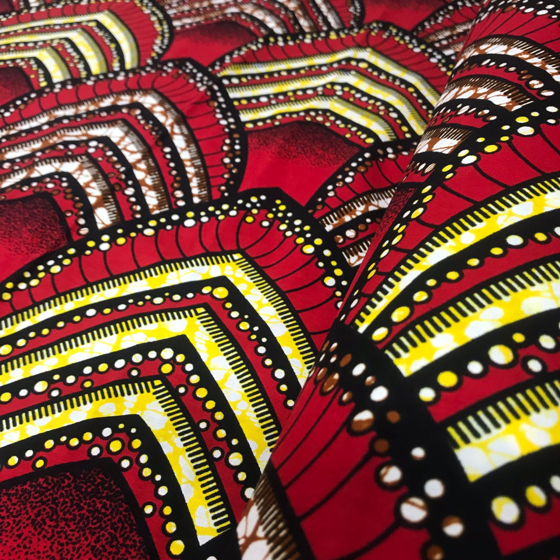 Tissu Africain Motif Géométrique Rouge Et Jaune