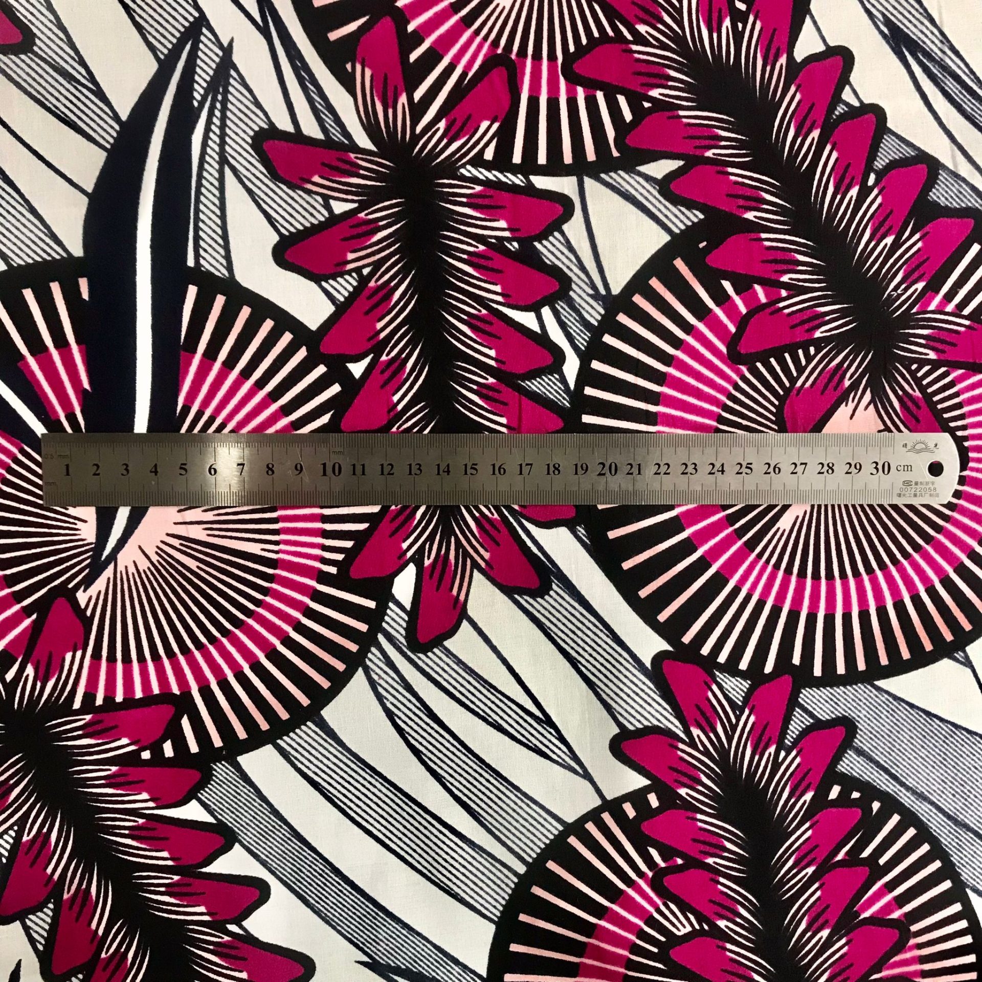 Tissu Africain Motif Rond Et Fleur Abstrait — vue 3