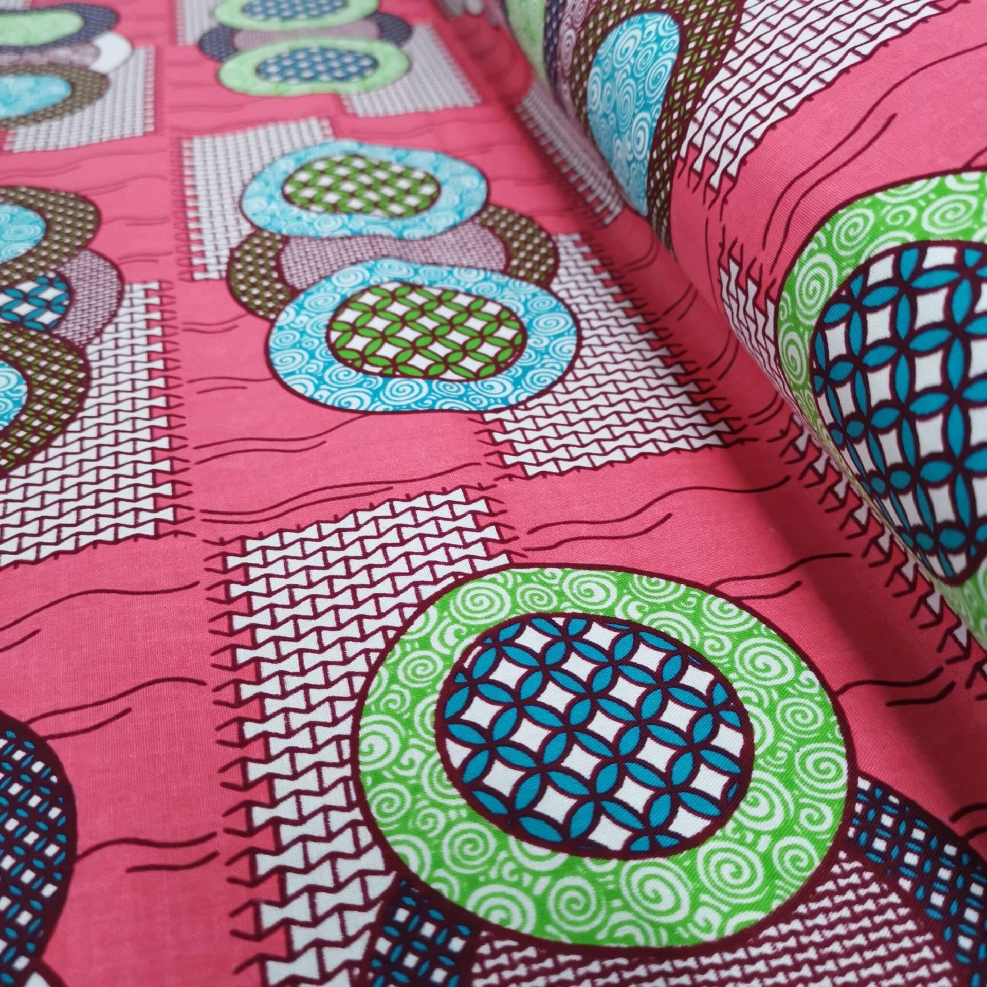 Tissu Africain Motif Géométrique Rose