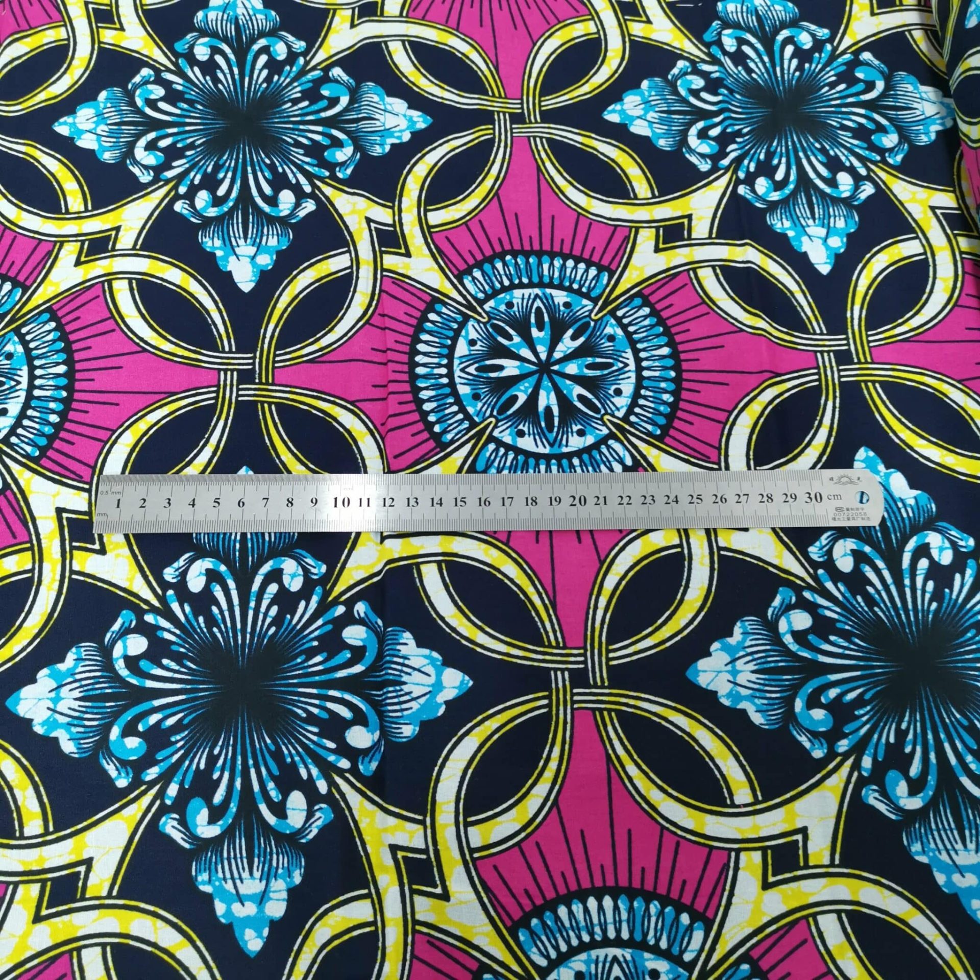 Tissu Africain Motif Géométrique Rose/Bleu — vue 2