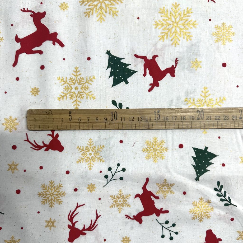 Popeline Coton – Motif Noël Cerf Et Sapins — vue 4